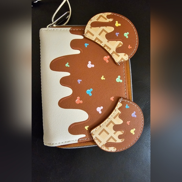 Loungefly Disney Mickey Mouse Ice Cream Mini Zip Around Wallet New with Tags - Picture 12 of 12